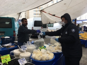 Kartal’da Mahalle Pazarında Ateş Ölçerli Önlem