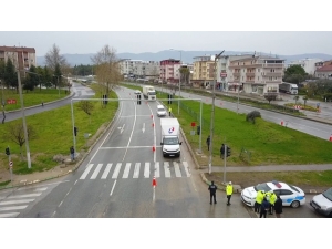 Polislerin Geri Çevirdiği Otomobiller Havadan Görüntülendi