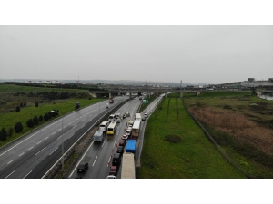 Korona Virüs Denetimi Nedeniyle Oluşan Kilometrelerce Araç Kuyruğu Havadan Görüntülendi