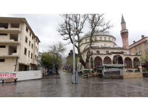 Bursa’da 3 Kişiden Birine Sokağa Çıkma Yasağı Geldi