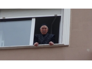 Son Canlı Şahit Karantinadaki Evinde Bile Şehit Arkadaşlarını Unutmadı