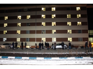 Korona Virüs Nedeniyle Yurtlarda Kalan Cezaevi Personeline Alkışlı Destek