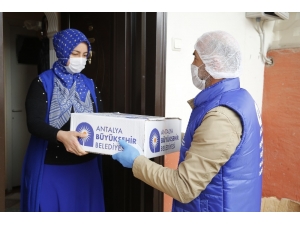 Bir Aylık Gıda Yardımları Evlere Teslim Ediliyor