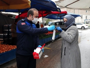 Alışverişe Çıkan Vatandaşa Maskeler Osmangazi’den