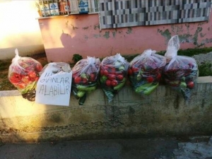 Gizli Hayırseverden Sebze Yardımı