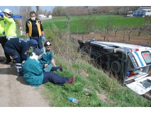 Tokat’ta Kalp Krizi Geçiren Hastayı Taşıyan Ambulans Devrildi: 4 Yaralı