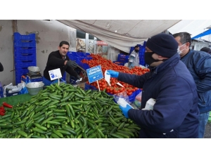 Başakşehir Belediyesi Vatandaşlara Maske Dağıttı