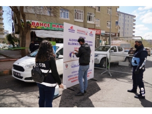 Büyükşehir Belediyesi Semt Pazarlarında Maske Ve Eldiven Denetimini Sürdürüyor