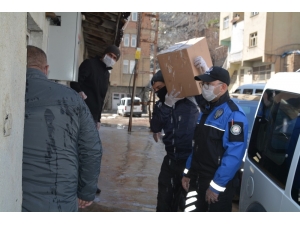Hakkari’de İhtiyaç Sahiplerine Yardımlar Sürüyor