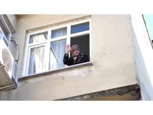 "Biz Bize Yeteriz Türkiyem" Kampanyasına Altınlarını Bağışladı