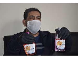 Maske Ve Eldiven Sipariş Etti Sıvı Sabun Çıktı