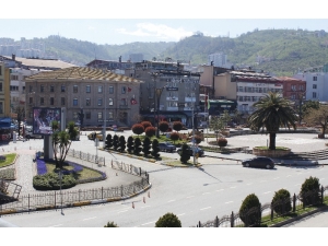 Giresun İki Arada Bir Derede Kaldı