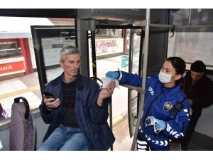Manisa’da Toplu Taşımada Vatandaşlara Maske Desteği