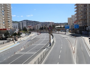 Mardin Kurallara Uydu, Cadde Ve Sokaklar Boş Kaldı