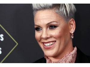 Abd’li Ünlü Şarkıcı Pink, Oğluyla Korona Virüse Yakalandığını Duyurdu