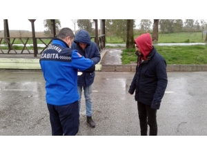 Kocaeli’de Yasağı Delen Gençlere Ceza Kesildi