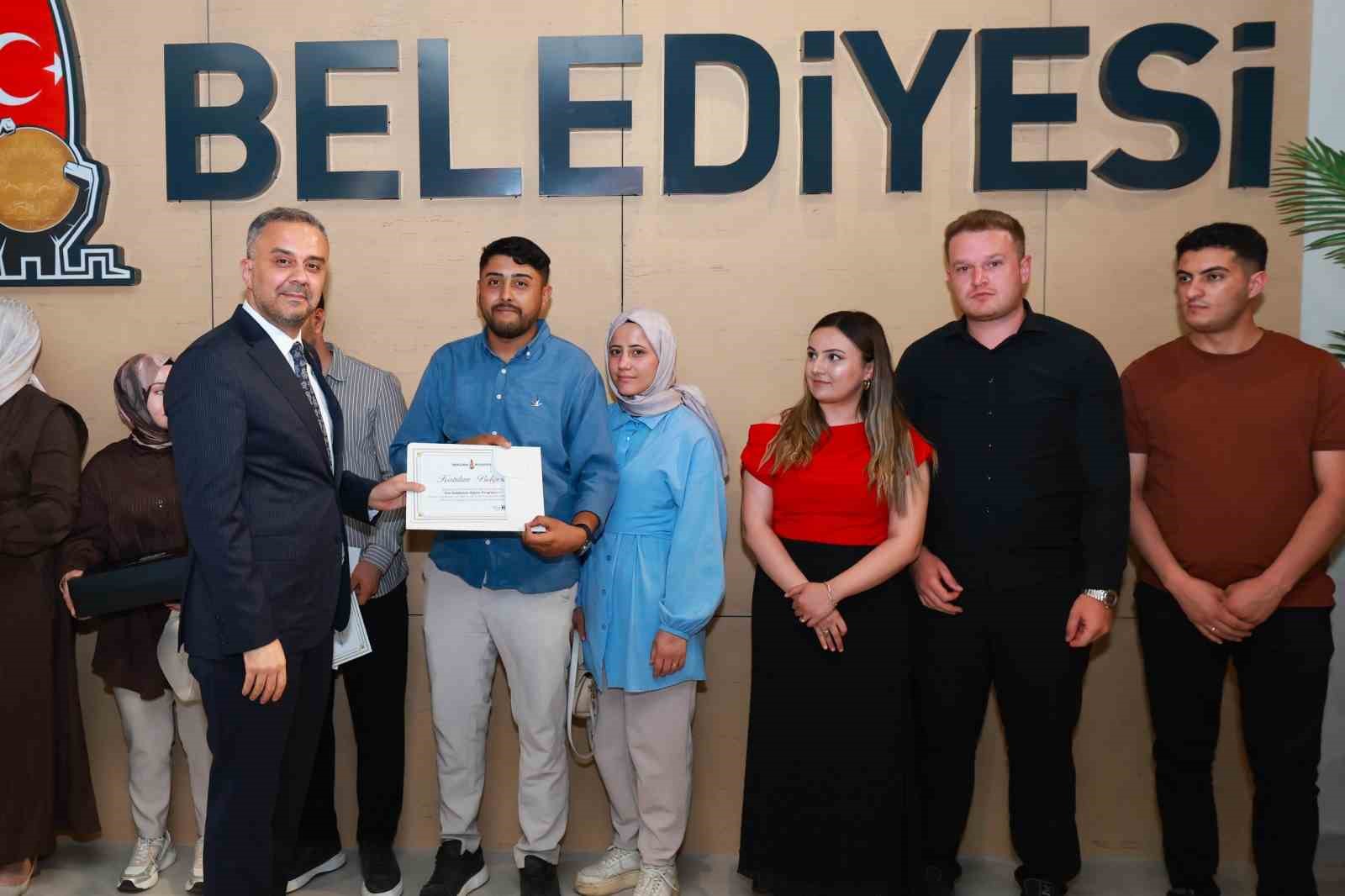 onikisubat-belediyesi-evlilik-okulu-nun-ilk-mezunlari-sertifikalarini-aldi