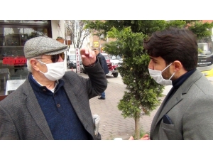 Yasağa Rağmen 65 Yaş Üstü Bazı Vatandaşlar Sokakta Geziyor