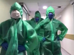 Yoğun Bakım Çalışanlarından ’Penguen Dansı’