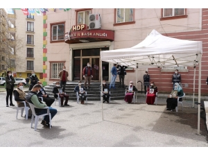 Hdp Önündeki Ailelerin Evlat Nöbeti 216’ncı Gününde