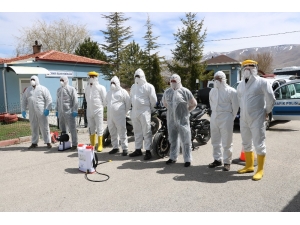 Belediye Polis Ve Sağlıkçıların Araçlarını Ve Konutlarını Ücretsiz Dezenfekte Ediyor