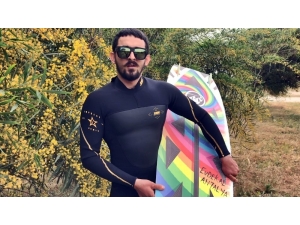 Gençlere ‘Evde Kal’ Mesajı Dalgaların Arasından Geldi