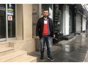 Talihsiz Adamın Önce Motorunu Çaldılar, Bir Gün Sonra Da Duran Aracına Çarptılar