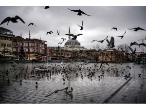 İstanbul’da Sokaklar Ve Caddeler Issız Kaldı