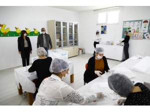 Manavgat Belediyesi Maske Üretip Dağıtıyor