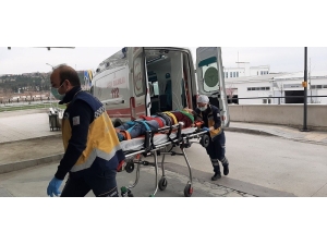 Balkondan Düşen Genç Yaralandı