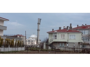 Tekirdağ’da Şiddetli Fırtına Cami Minaresini Yıktı