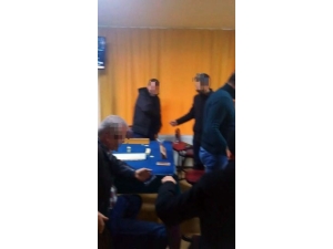 Sosyal Mesafe Kuralına Uymayıp Oyun Oynayan 11 Kişi Yakalandı