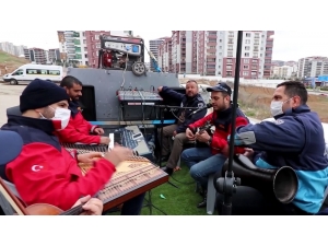 Evden Çıkamayanlara Seyyar Konser