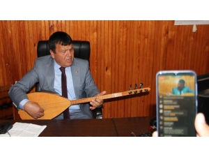 Muhtardan Mahalle Sakinlerine Sosyal Medya Üzerinden Konser