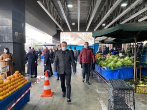 Başkan Çetin Esnafa Maske Ve Eldiven Dağıttı