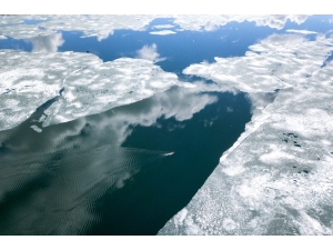 Buzları Çözülen Nazik Gölü’nden Büyüleyen Görüntü