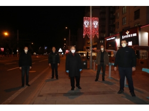 Talas’ta Ana Arterlerdeki Direklere Işıklı Türk Bayrağı Yapıldı