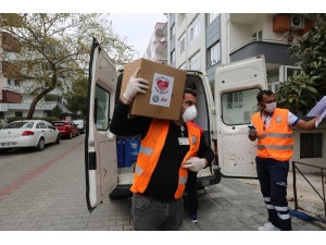 İhtiyaç Sahiplerine Gıda Ve Hijyen Paketleri Dağıtılıyor