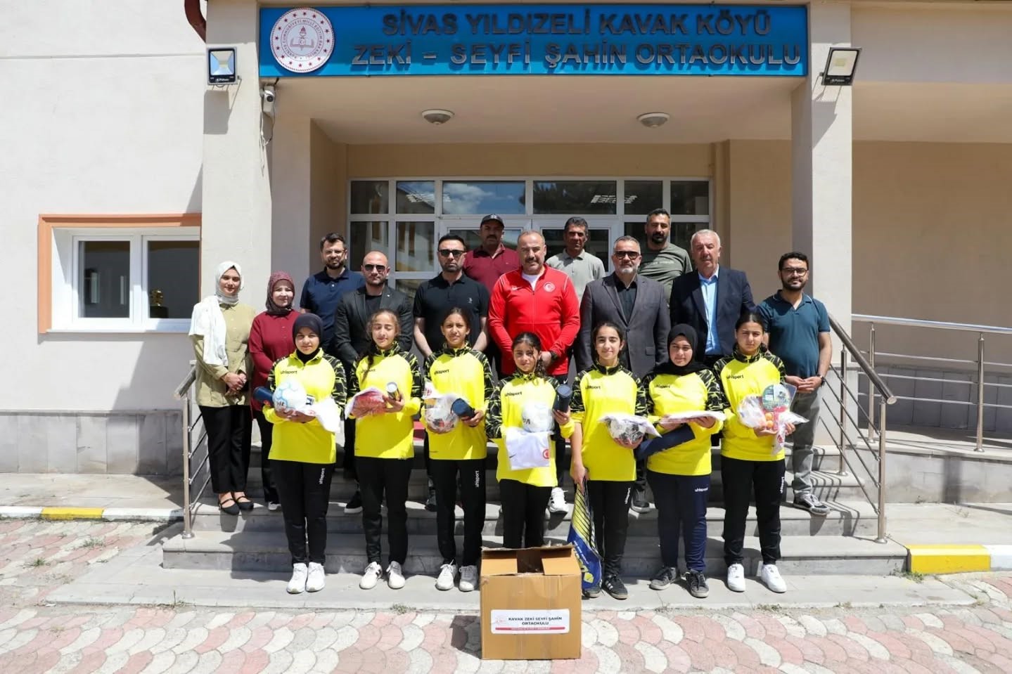 sivas-ta-spor-yapan-okullara-malzeme-destegi