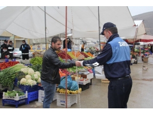 Zabıta Ekipleri Pazarda Maske Dağıttı