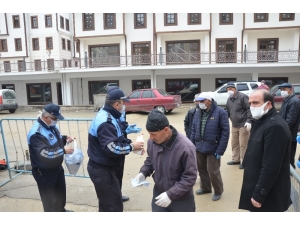 Boyabat Belediyesi’nden Ücretsiz Maske Dağıtımı