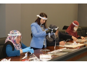 Pazaryeri’nde Şeffaf Siperli Maske Üretimine Başlandı