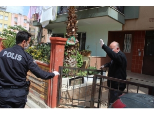 Polis 75 Yaşındaki Yaşlı Adamı Maaşını Çekebilmesi İçin Bankaya Götürüp Getirdi