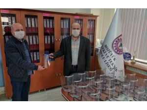 Yüz Koruyucu Siperlik Maske Üreterek Hastane Yönetimine Teslim Ettiler