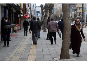 Vanlılar ’Evde Kal’ Çağrısına Aldırış Etmedi