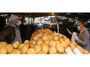 Başkan Akın Ücretsiz Maske Dağıtmaya Devam Ediyor