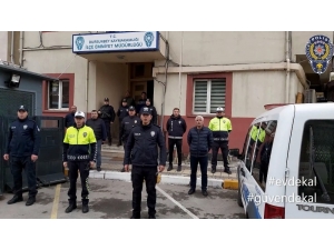 Dursunbey Polisinden ’Evde Kal’ Klibi