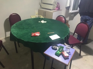 Evde Kumar Oynayanlara Sosyal Mesafe Cezası