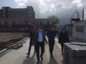 Başkan Topaloğlu Cumhuriyet Meydanındaki Çalışmaları İnceledi