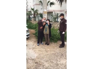 Yaşlı Çiftin Yeni Doğan Torunlarını Görme İsteğine Bekçilerden Teknolojik Çözüm